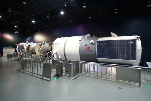 【藏品有話說】第99集 神舟一號返回艙實物與天宮二號實驗室模型