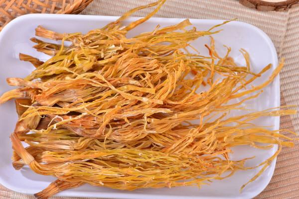 這7種廉價蔬菜曬乾後，美味翻倍！放1年不壞，天冷燉肉特別過癮