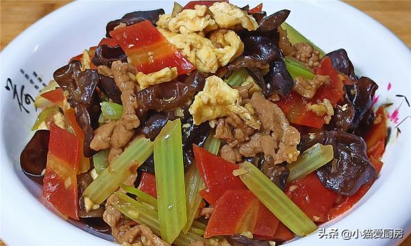 家常小炒菜:“芹菜木耳雞蛋炒肉”,鮮香味美,特別開胃下飯 家常小炒菜:“芹菜木耳雞蛋炒肉”,鮮香味美,特別開胃下飯