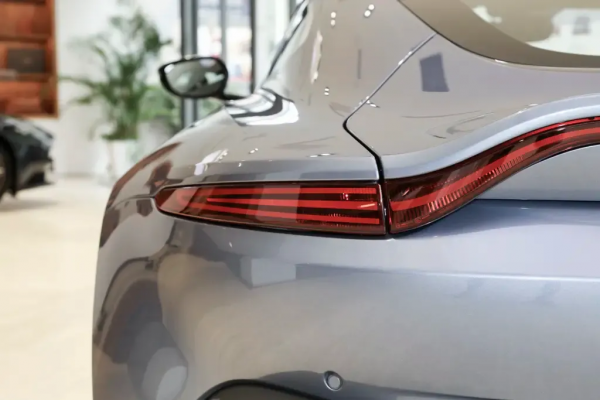 配八缸發動機，迸發510匹馬力，阿斯頓&CenterDot;馬丁 Vantage怎麼樣？