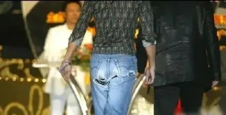 買二手衣服回家補、一張椅子用18年,這8位明星,有錢也沒亂花 買二手衣服回家補、一張椅子用18年,這8位明星,有錢也沒亂花