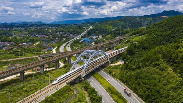 湖南這座城市不僅擁有“湘西最美高鐵”,還有沈從文最愛的開刀橘 湖南這座城市不僅擁有“湘西最美高鐵”,還有沈從文最愛的開刀橘