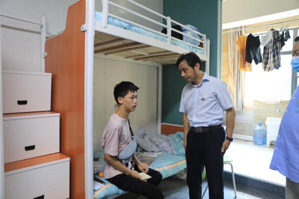 湖北商貿學院迎新現場直擊：很高興遇見你，2021級的小萌新