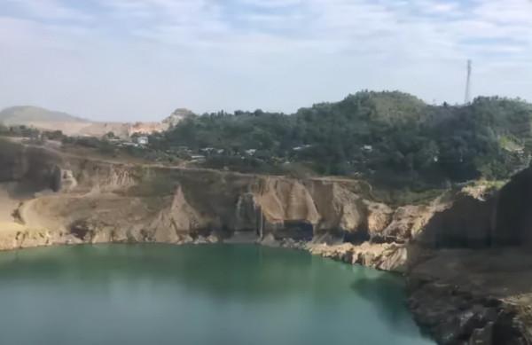 緬甸帕敢斷網已有4個多月時間，不少民眾深夜闖入礦區開採