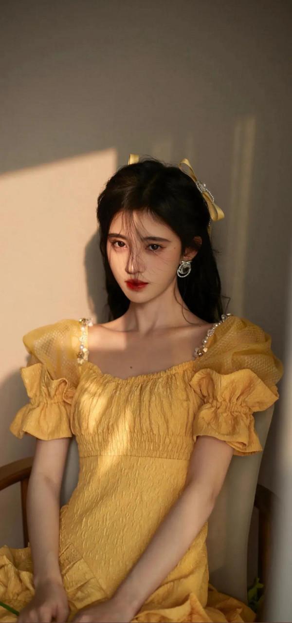 鞠婧禕 小黃裙 桌布 鞠婧禕 小黃裙 桌布