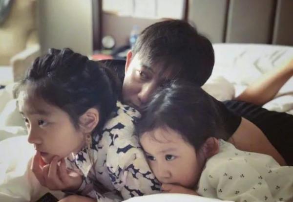 生下3胎的8個明星家庭：有人5年內連生3娃，有人46歲了還敢產子