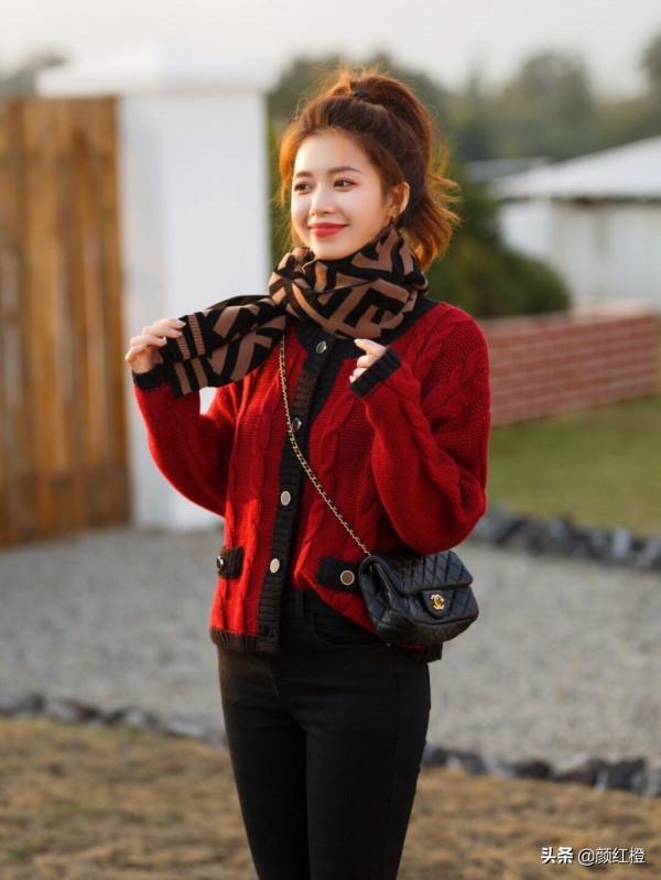 秋冬外套裡面穿什麼？這些針織衫穿搭保暖舒適，日常實用不挑人