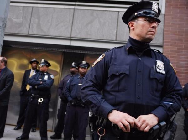 美國人瘋狂零元購！貨運火車被洗劫，遍地散落空紙箱，警察管不住