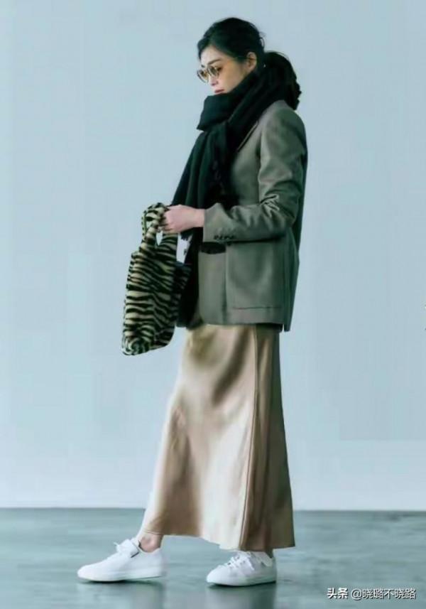 40歲女人,儘量少穿“豔色”,很土!多穿這些“高階色”,顯洋氣 40歲女人,儘量少穿“豔色”,很土!多穿這些“高階色”,顯洋氣