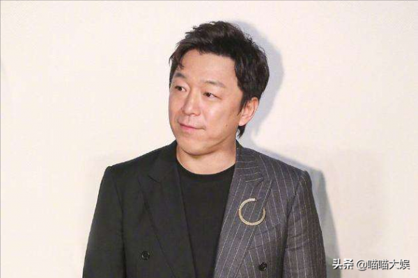 黃渤外灘照惹爭議，三兩句話幽默闢謠，網友：造謠不花錢