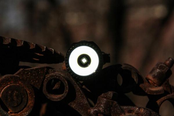 明亮便攜顏值高，手電就選務本新品C2