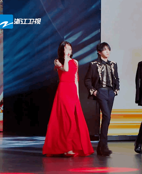 關曉彤：紅毯造型又被吐槽，造型師該換了