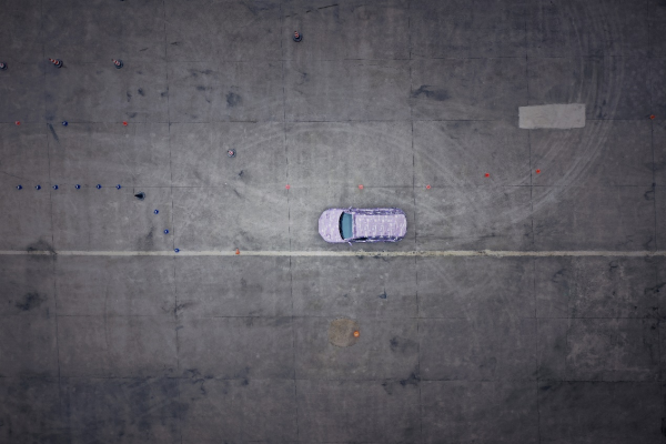 集度VS小米，一個已出車一個還在攢人