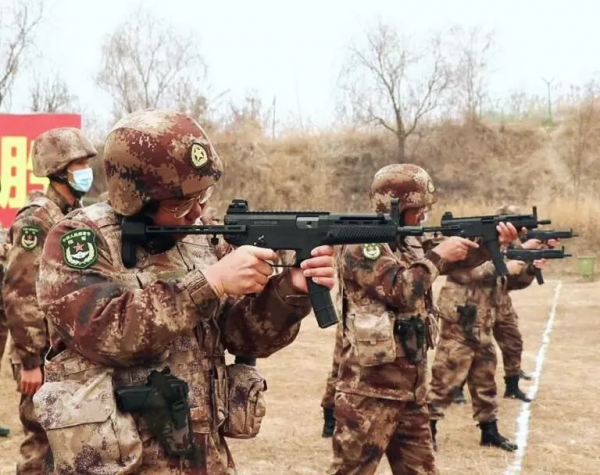 21式軍裝，開訓亮相