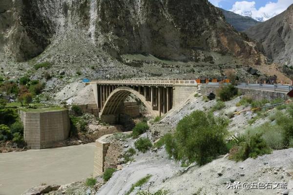 一縣連三國，中國最西部的&OpenCurlyDoubleQuote;高原明珠&rdquo;