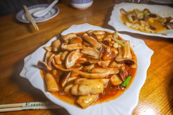 陝西秦嶺深處的千年古鎮，特色美食石頭魚，家家味兒不同