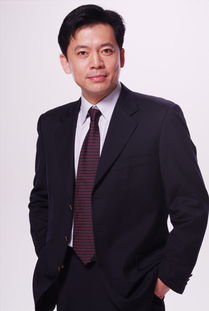 何政軍：錯過鞏俐娶初戀為妻，出道多年無緋聞，父親身份不一般