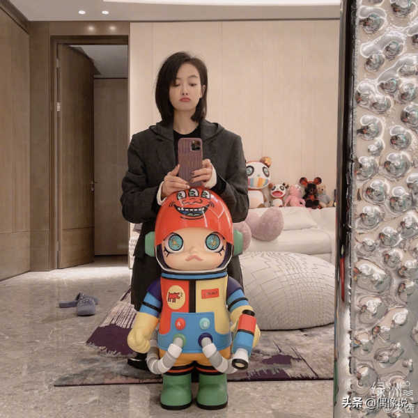 Angelababy曬與Molly的合照,學Molly嘟嘴,原相機下的五官好標緻 Angelababy曬與Molly的合照,學Molly嘟嘴,原相機下的五官好標緻