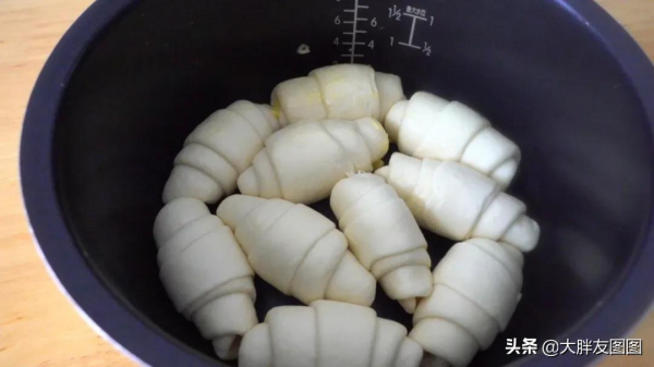 不要烤箱，電飯鍋做鹽麵包的方法，手工揉麵，無器械