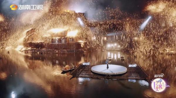 中秋之夜湖南衛視收視一騎絕塵!打鐵花視覺震撼展現“非遺之美” 中秋之夜湖南衛視收視一騎絕塵!打鐵花視覺震撼展現“非遺之美”