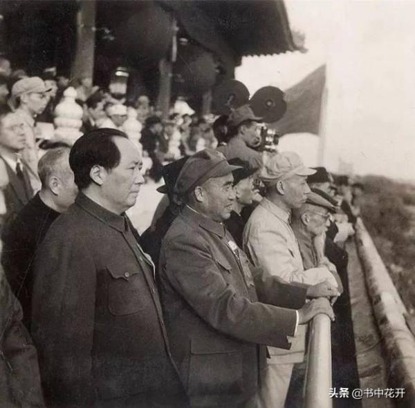 梁啟超跟隨康有為奔走呼號,決心為挽救民族危亡而儘自己的力量 梁啟超跟隨康有為奔走呼號,決心為挽救民族危亡而儘自己的力量