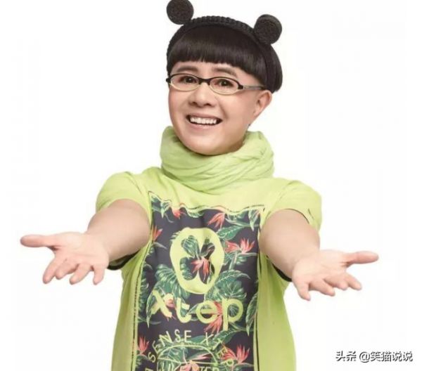 金龜子22歲女兒近態曝光，大眼長髮似張含韻，母女同框互動好有愛