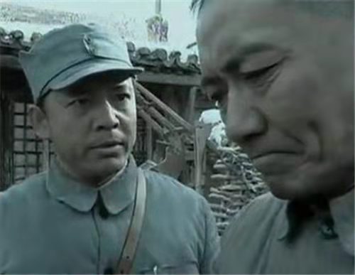 “趙政委”何政軍：一生只愛一人，娶初戀當老婆，結婚29年無緋聞