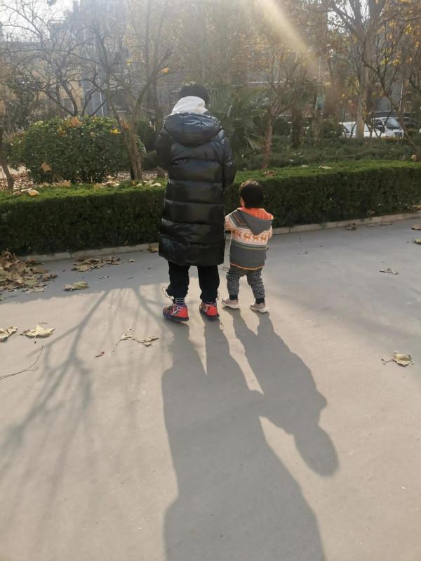 一大一小，一個14，一個4歲