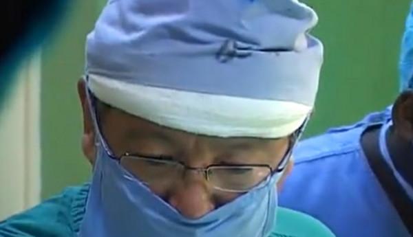 非洲醫院做手術，醫生就到點直接下班了