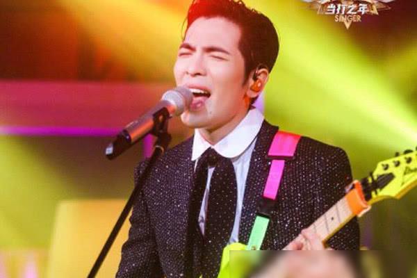 明明是大高個，卻被誤會成矮個的8個男星，一個比一個讓人意外