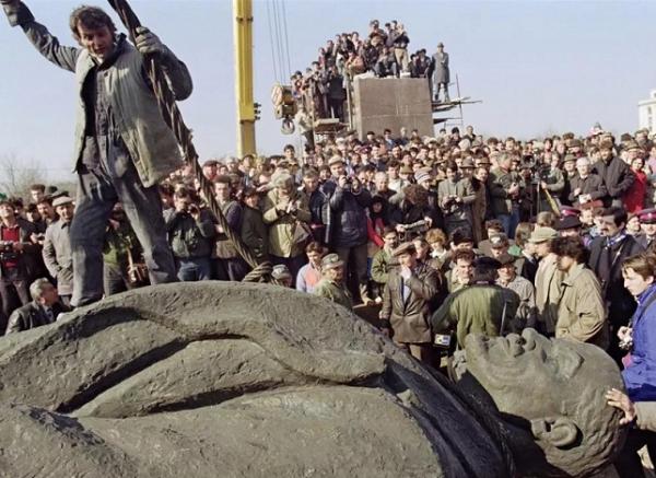 南斯拉夫為何會迅速解體？鐵托在時，大家都不好當面撕破臉