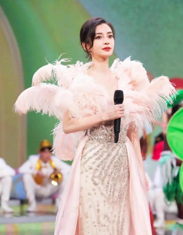 又有6位明星出么蛾子，楊穎拍戲用替身再被噴，張子楓與渣男戀愛