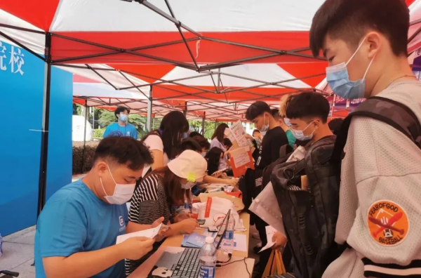 多圖直擊：長江工程職業技術學院2021開學、迎新現場…