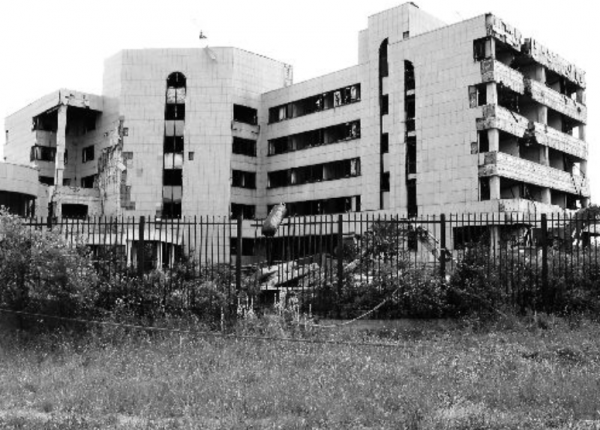 1999年北約轟炸,女記者邵雲環犧牲,丈夫雙眼重傷醒來:淚灑床前 1999年北約轟炸,女記者邵雲環犧牲,丈夫雙眼重傷醒來:淚灑床前