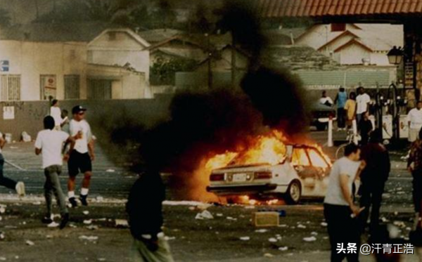 29年前洛杉磯暴動,韓國人端起槍就打,從此美國再無人敢惹韓裔 29年前洛杉磯暴動,韓國人端起槍就打,從此美國再無人敢惹韓裔