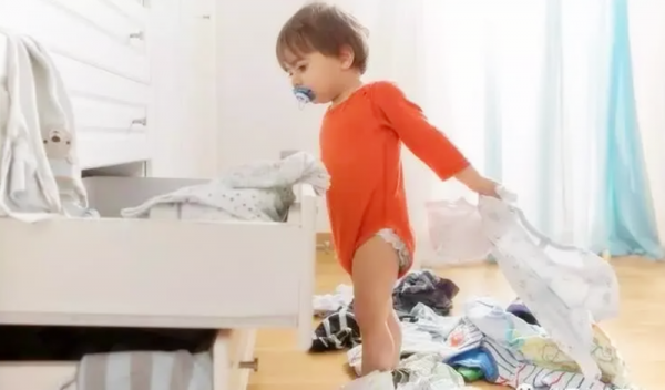 2歲內的寶寶有些行為很討厭,實際卻在變聰明,媽媽不要一味嫌棄 2歲內的寶寶有些行為很討厭,實際卻在變聰明,媽媽不要一味嫌棄