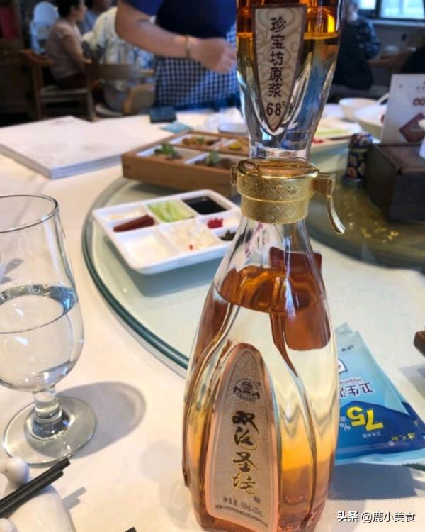 白酒送禮，8款“中端級”濃香型白酒最合適，價格不貴上檔次