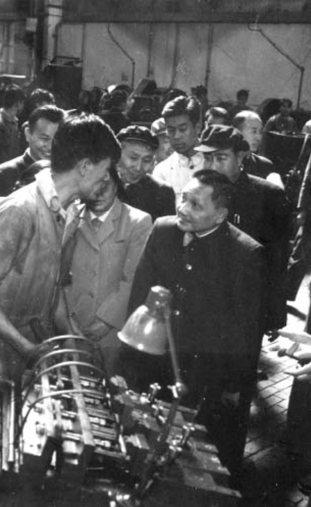 58年鄧小平視察一汽，談到燃油緊張時幽默地說：只要不燒茅臺就行