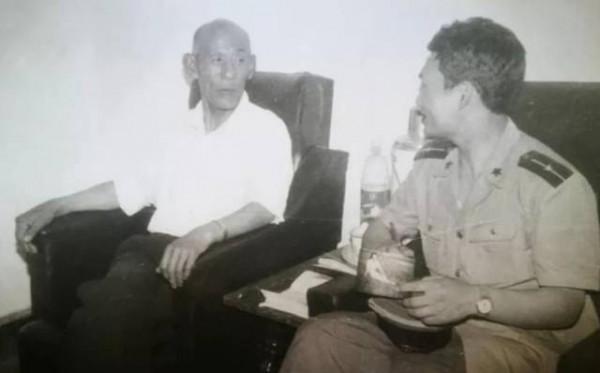 1990年,他時隔40年找到老部隊:中學課文裡說我犧牲,我還活著呢 1990年,他時隔40年找到老部隊:中學課文裡說我犧牲,我還活著呢