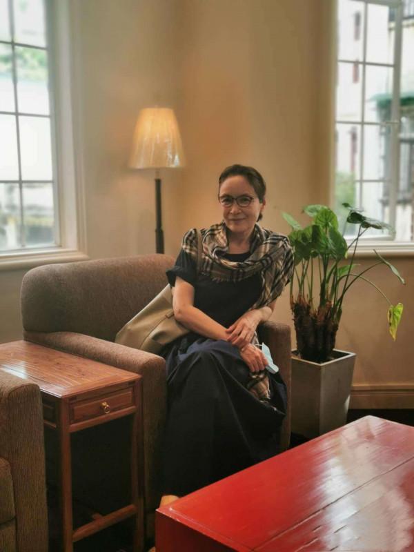 越老越瀟灑的典型，還要看宋曉英！66歲穿衣有道，媽媽們照著穿搭