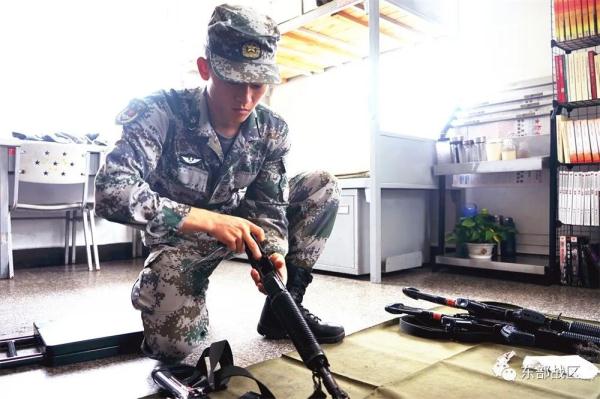 他當兵第二年榮立三等功，這次又連奪3塊金牌