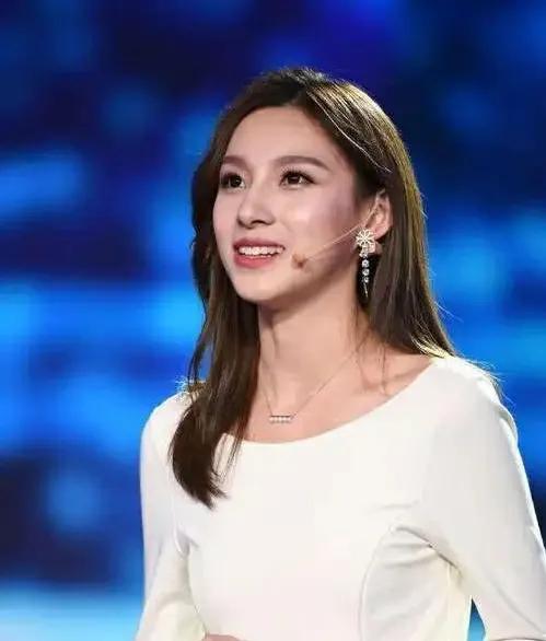 馬凡舒春晚髮型有點土，還是漂亮出了圈，為啥？