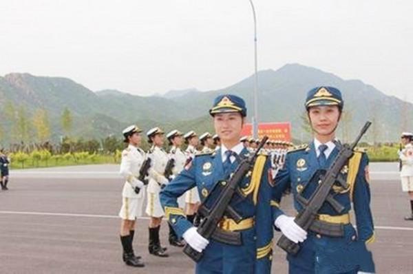 儀仗女兵隊長程誠:6小時軍姿,8斤負重訓練,不愧是鐵娘子軍 儀仗女兵隊長程誠:6小時軍姿,8斤負重訓練,不愧是鐵娘子軍