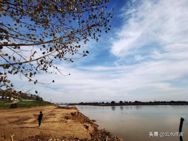 在“涇渭分明”處，有人說他釣過四五十斤的大魚