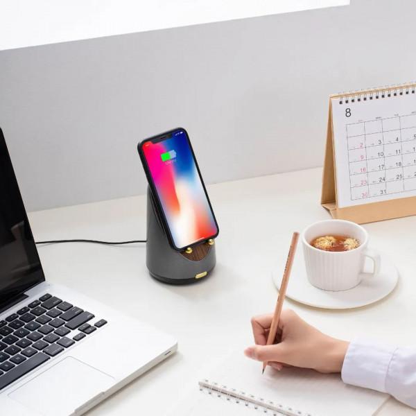 是感應音箱、手機支架、電子鐘，也是無線充，這個小木頭神了 || Chin@美物