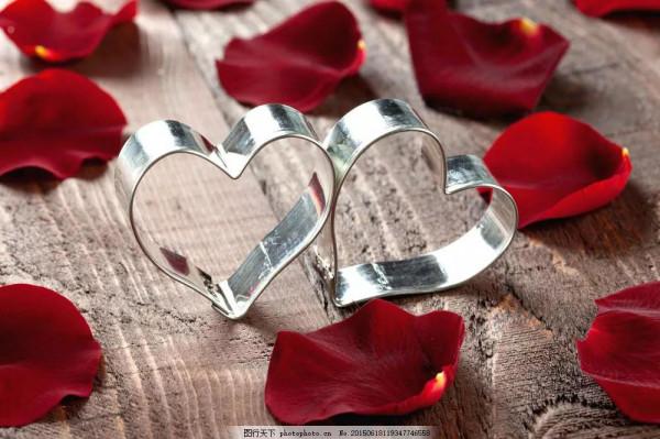 又到一年情人節，想要維繫感情儀式感要有，那個男人鮮花換成紅包