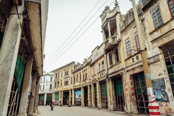 如果科技取代人力，資本壟斷實體，百姓的生存之路該何去何從？