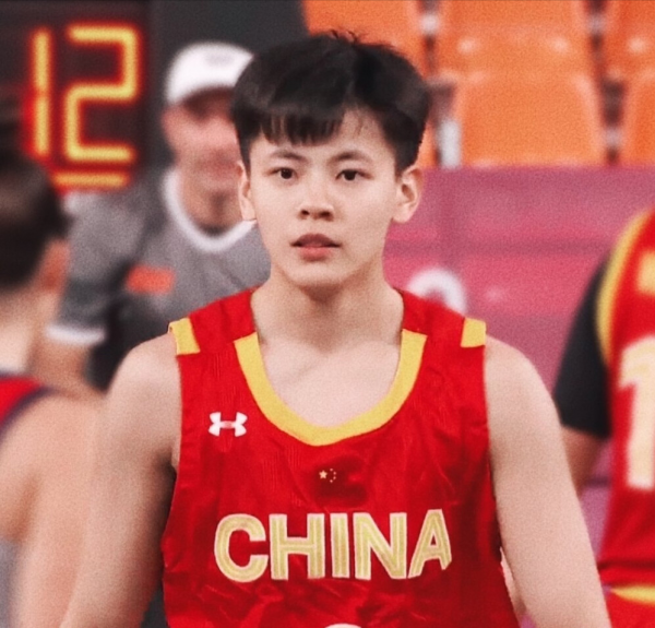 楊倩、鞏立姣、楊舒予都接到了大牌廣告，這陣仗完全不輸女明星