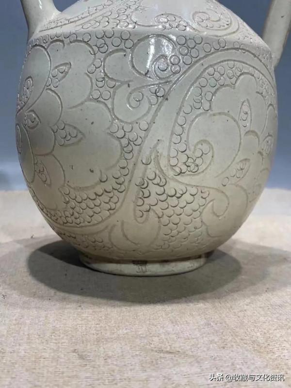 磁州窯白釉珍珠底刻花執壺鑑賞