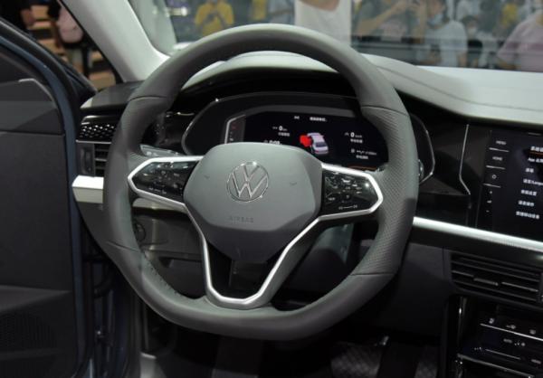 打破刻板印象，這款車的前臉回頭率拉滿，時尚感比之前更強